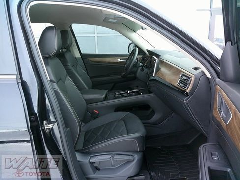 Used 2024 Volkswagen Atlas SE image 29