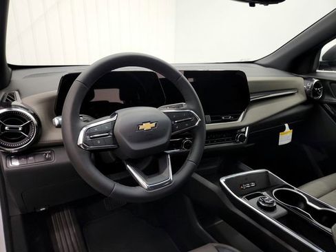 New 2026 Chevrolet Equinox LT w/ Convenience Package II FWD image 17