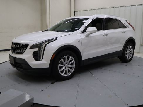 Used 2023 Cadillac XT4 Luxury w/ Cold Weather Package image 11
