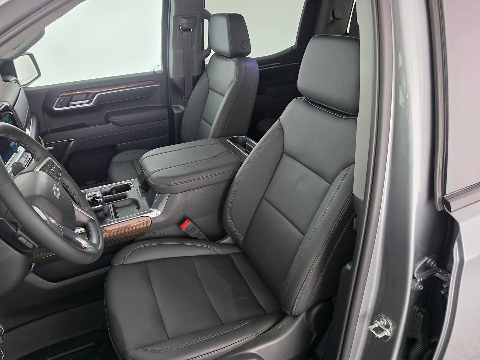 New 2026 Chevrolet Silverado 1500 RST w/ Redline Edition AWD/4WD image 21