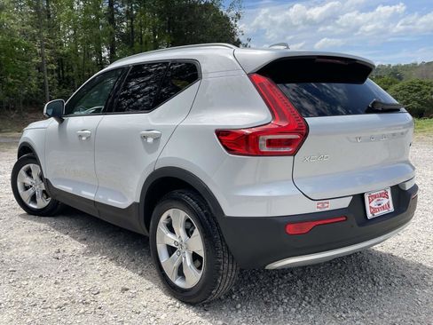 Used 2022 Volvo XC40 T5 Momentum AWD/4WD image 23