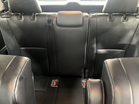 Used 2021 Toyota Highlander XLE AWD/4WD image 23