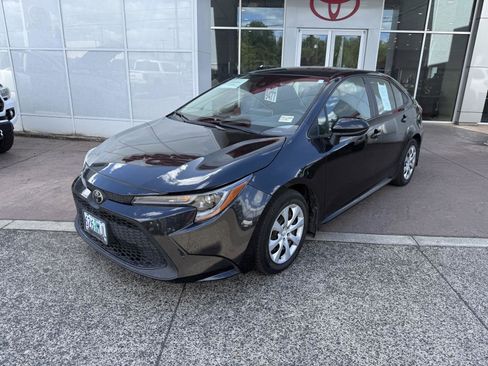 Used 2020 Toyota Corolla LE FWD image 2