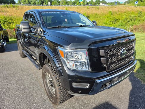 Used 2021 Nissan Titan SV w/ SV Convenience Package AWD/4WD image 3