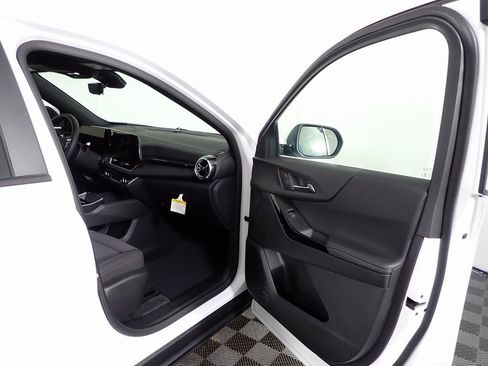 New 2025 Chevrolet Equinox LT w/ Safety and Technology Package image 33