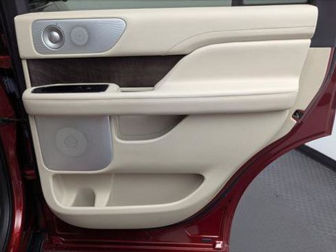 Used 2019 Lincoln Navigator Reserve AWD/4WD image 19