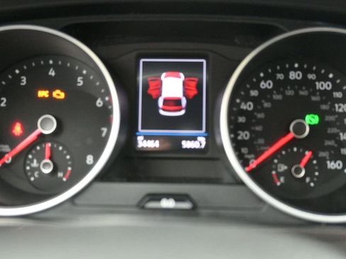 Used 2021 Volkswagen Tiguan SE image 18