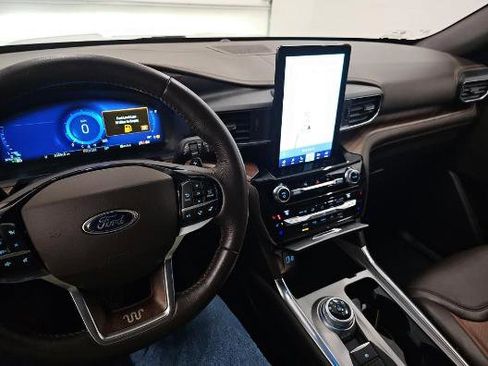 Used 2021 Ford Explorer King Ranch w/ Premium Technology Package image 12