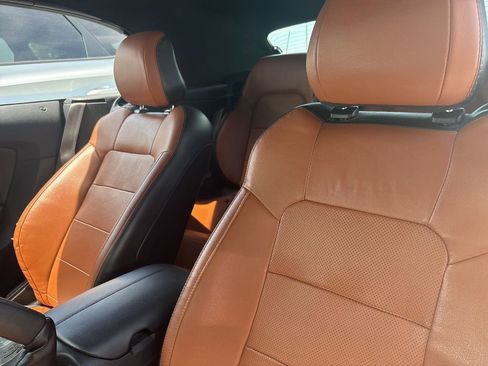 Used 2019 Ford Mustang Premium RWD image 8
