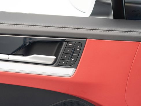 Certified 2024 Porsche Cayenne Coupe image 21