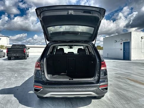 Used 2024 Volkswagen Taos SE image 21