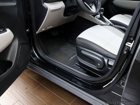 Used 2020 Hyundai Venue SEL FWD image 25