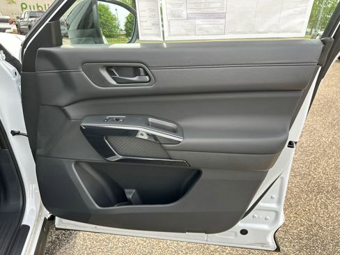 New 2026 Nissan Pathfinder SV image 11