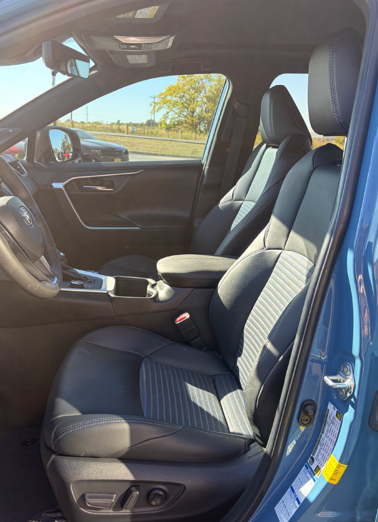 Used 2022 Toyota RAV4 XSE AWD/4WD image 17