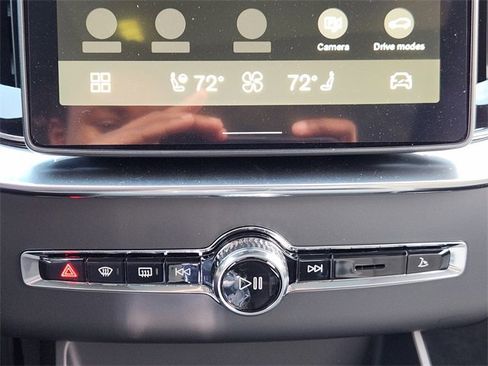 New 2026 Volvo XC90 B6 Plus w/ Protection Package Premier image 18