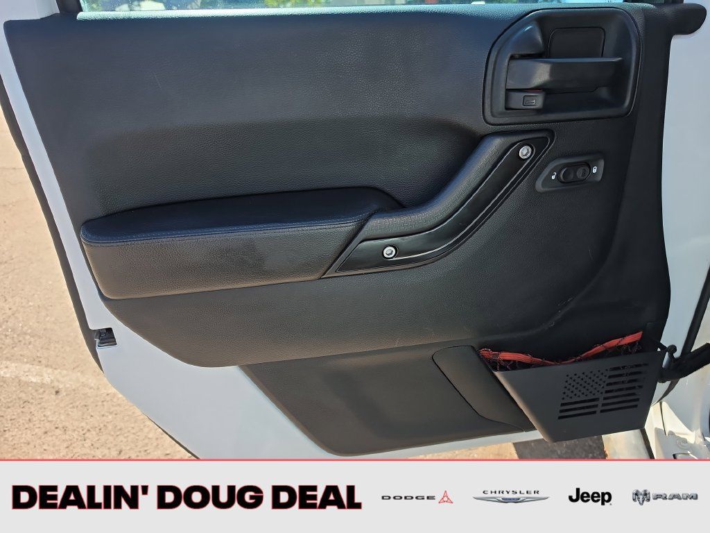 Used 2017 Jeep Wrangler Unlimited Rubicon AWD/4WD image 11