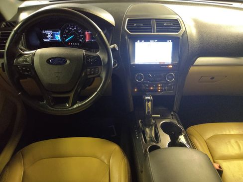 Used 2017 Ford Explorer XLT w/ Equipment Group 202A FWD image 22