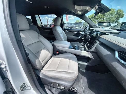 Certified 2026 GMC Acadia Elevation w/ Elevation Premium Package FWD image 27