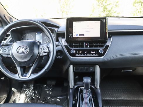 Used 2025 Toyota Corolla Cross AWD Hybrid w/ Moonroof Package image 14