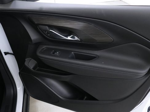 Used 2023 GMC Terrain SLT w/ Elevation Edition image 31