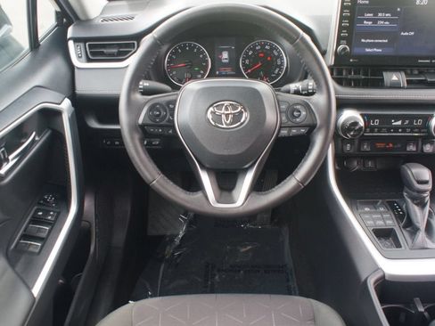 Used 2022 Toyota RAV4 XLE AWD/4WD image 5