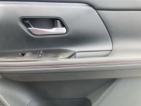 New 2025 Nissan Kicks SR w/ SR Premium Package image 38