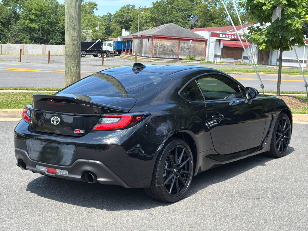 Used 2023 Toyota GR86 Premium w/ ALL Weather Mat Package (TMS) RWD image 4