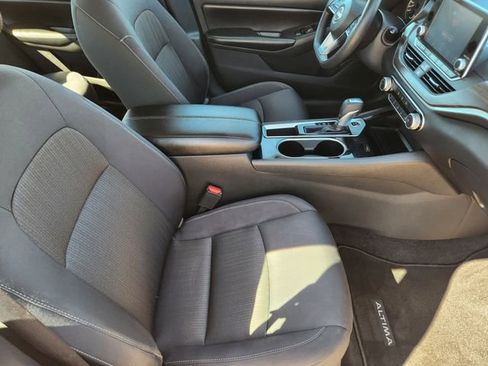Used 2024 Nissan Altima 2.5 SV image 14