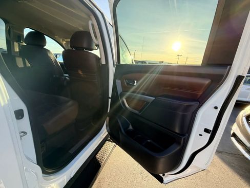 Used 2018 Nissan Titan Platinum Reserve image 28