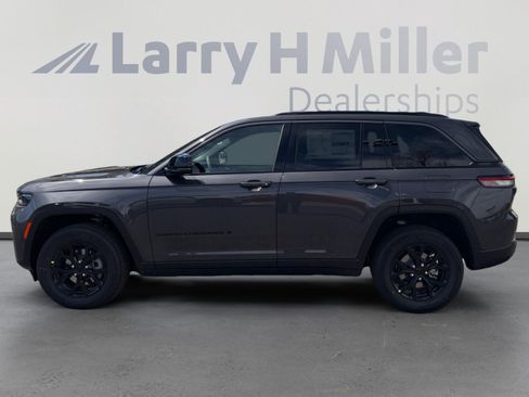 New 2026 Jeep Grand Cherokee Altitude AWD/4WD image 2