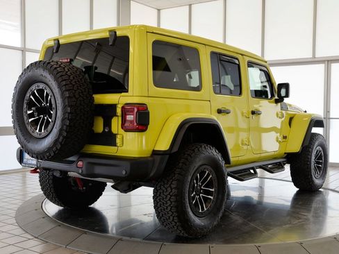 Used 2024 Jeep Wrangler Unlimited Rubicon AWD/4WD image 8