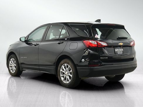 Used 2021 Chevrolet Equinox LS w/ LS Convenience Package AWD/4WD image 3