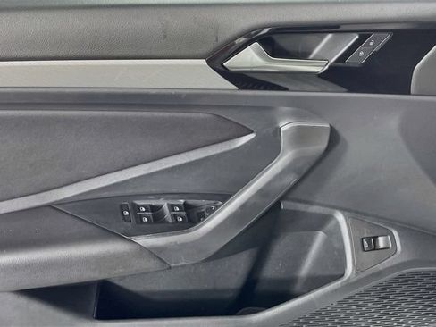 Used 2019 Volkswagen Jetta R-Line FWD image 18