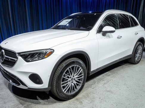 Certified 2025 Mercedes-Benz GLC 300 image 1