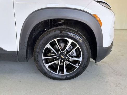 Used 2025 Chevrolet TrailBlazer LT AWD/4WD image 14