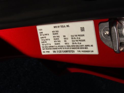 Used 2021 Tesla Model 3 Standard Range Plus image 34