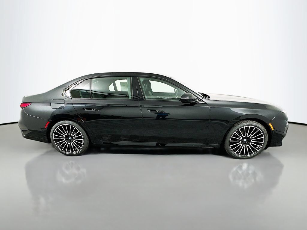 Used 2026 BMW 760i xDrive w/ Executive Package AWD/4WD image 4