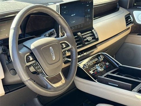 Used 2024 Lincoln Navigator Reserve image 20