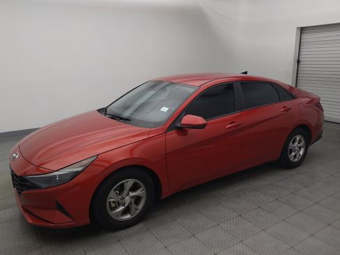 Used 2021 Hyundai Elantra SE FWD image 2