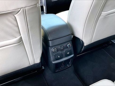 Used 2019 Ford Explorer Limited w/ Limited Luxury Package AWD/4WD image 12