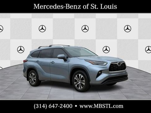 Used 2022 Toyota Highlander XLE FWD image 1