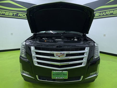 Used 2017 Cadillac Escalade ESV Premium Luxury image 4