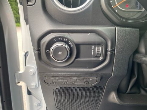 New 2025 Jeep Wrangler Unlimited Sahara AWD/4WD image 12