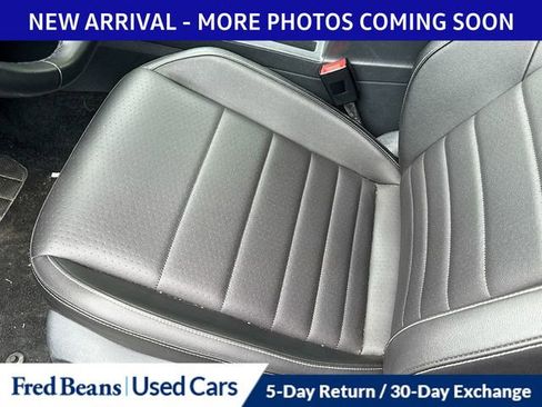 Used 2024 Volkswagen Jetta SE FWD image 2