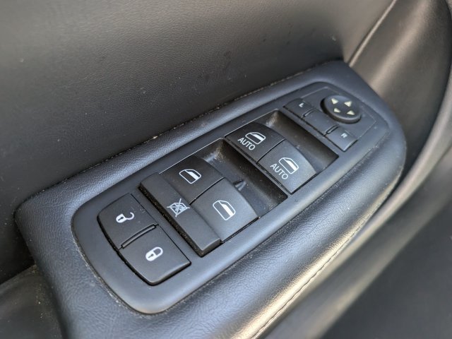 Used 2017 Chrysler 200 Limited Platinum FWD image 19