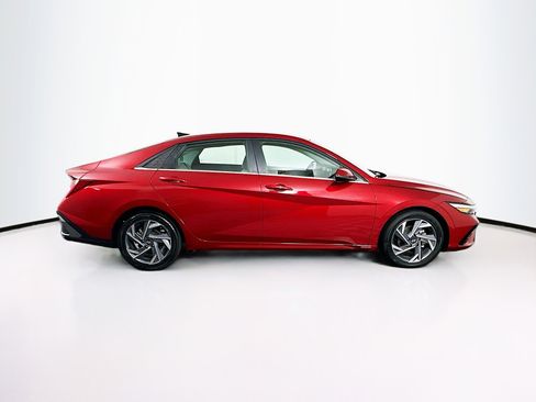 Used 2025 Hyundai Elantra Limited image 10