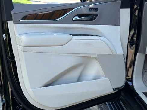 Certified 2024 Cadillac Escalade Sport Platinum w/ LPO, ONYX Package AWD/4WD image 18