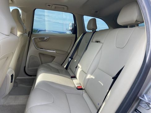 Used 2015 Volvo XC60 T6 w/ Proximity Package AWD/4WD image 15