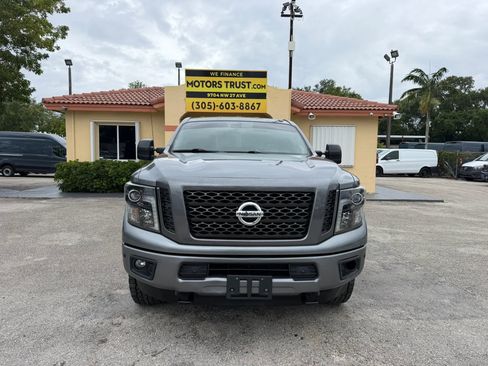 Used 2018 Nissan Titan SV w/ SV Convenience Package AWD/4WD image 8