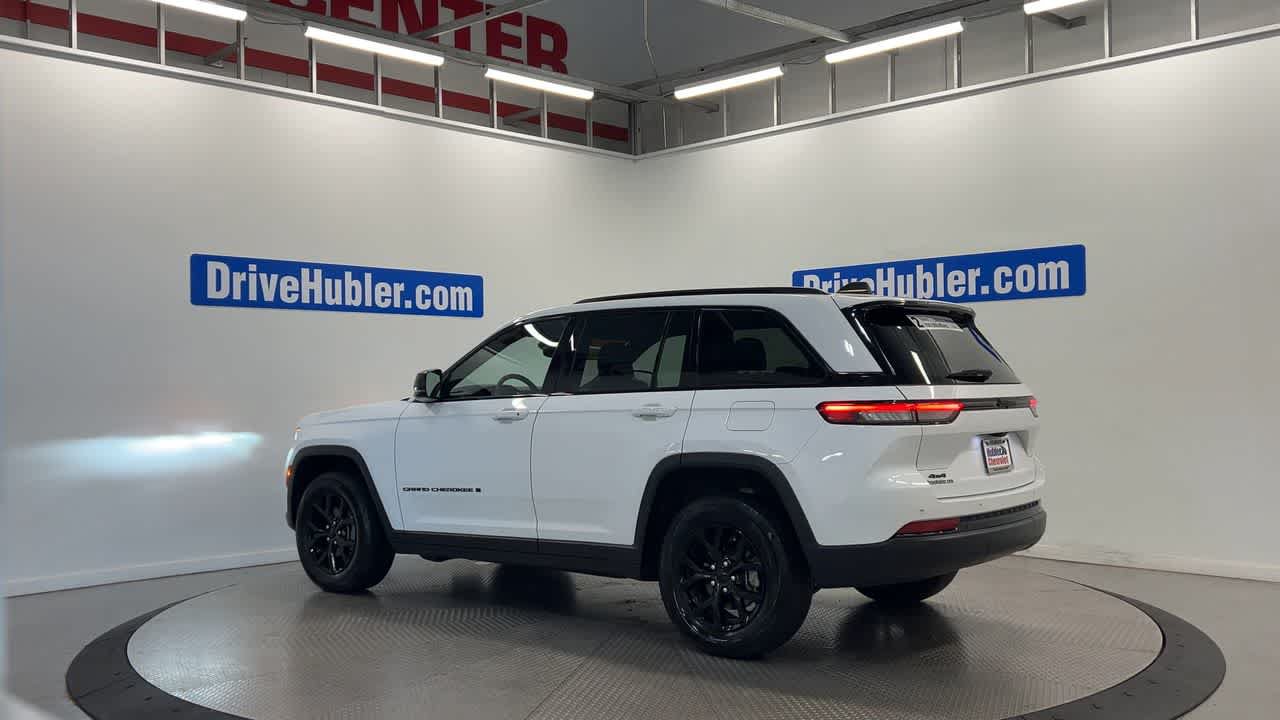 Used 2024 Jeep Grand Cherokee Altitude AWD/4WD image 8
